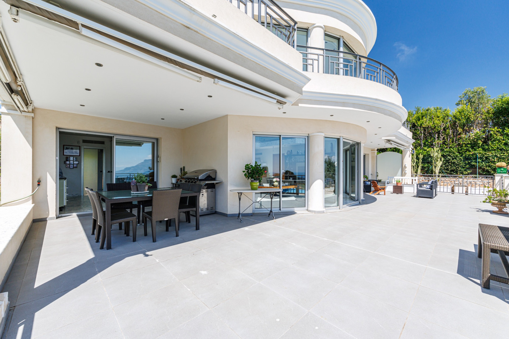 
                                                Vente
                                                 Pour horizon, la Méditerranée