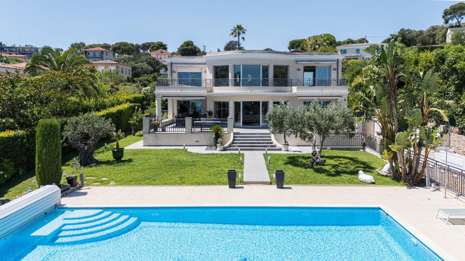 
                                                Vente
                                                 Pour horizon, la Méditerranée