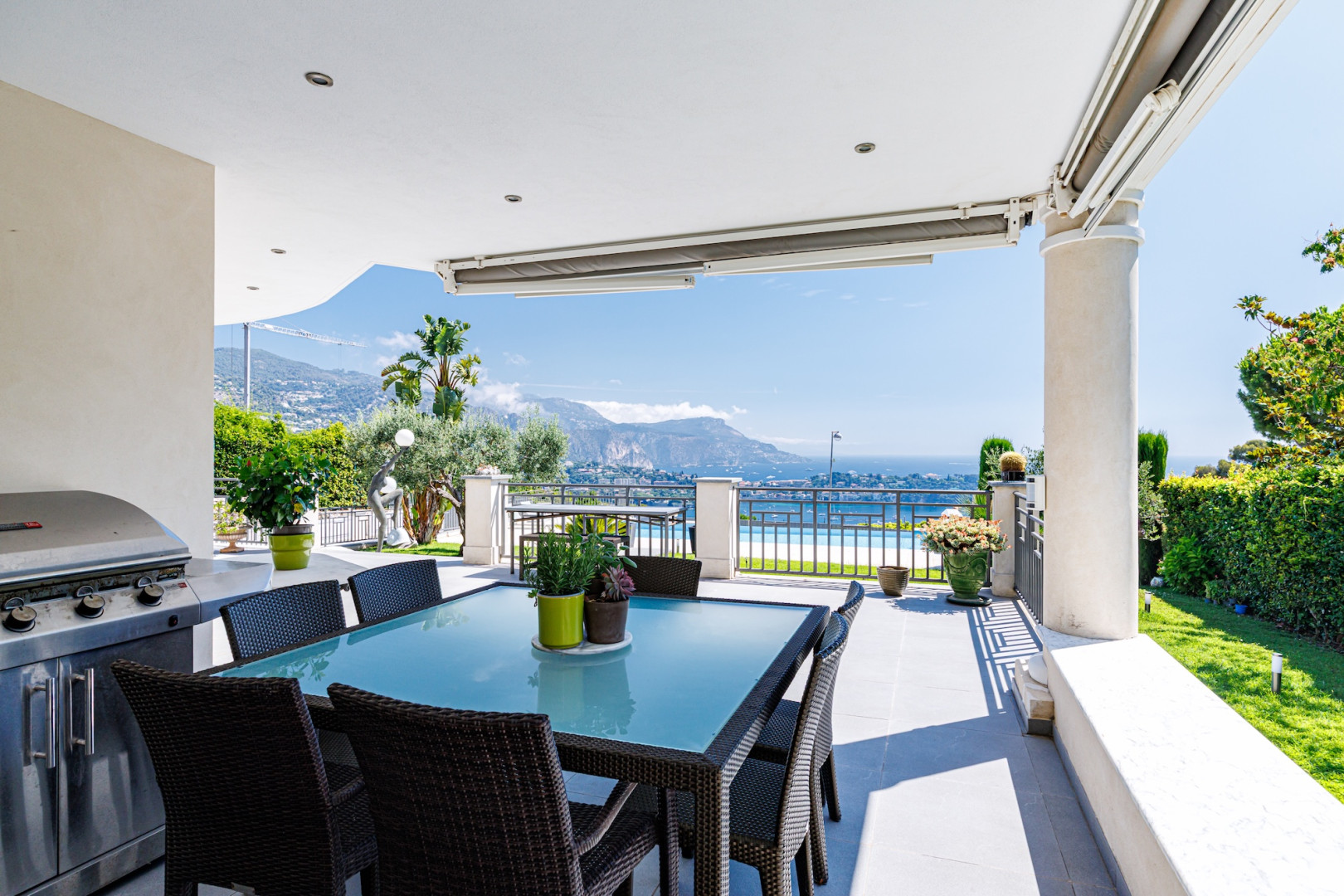 
                                                Vente
                                                 Pour horizon, la Méditerranée