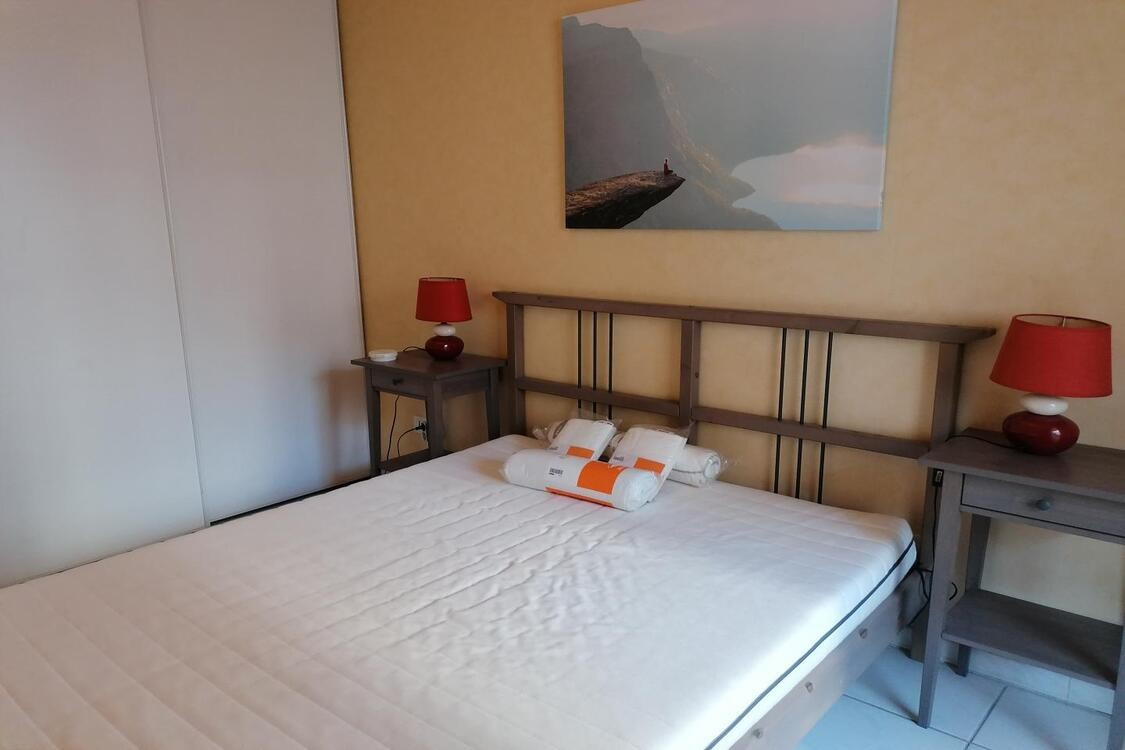 
                                                Location
                                                 Prado blanche