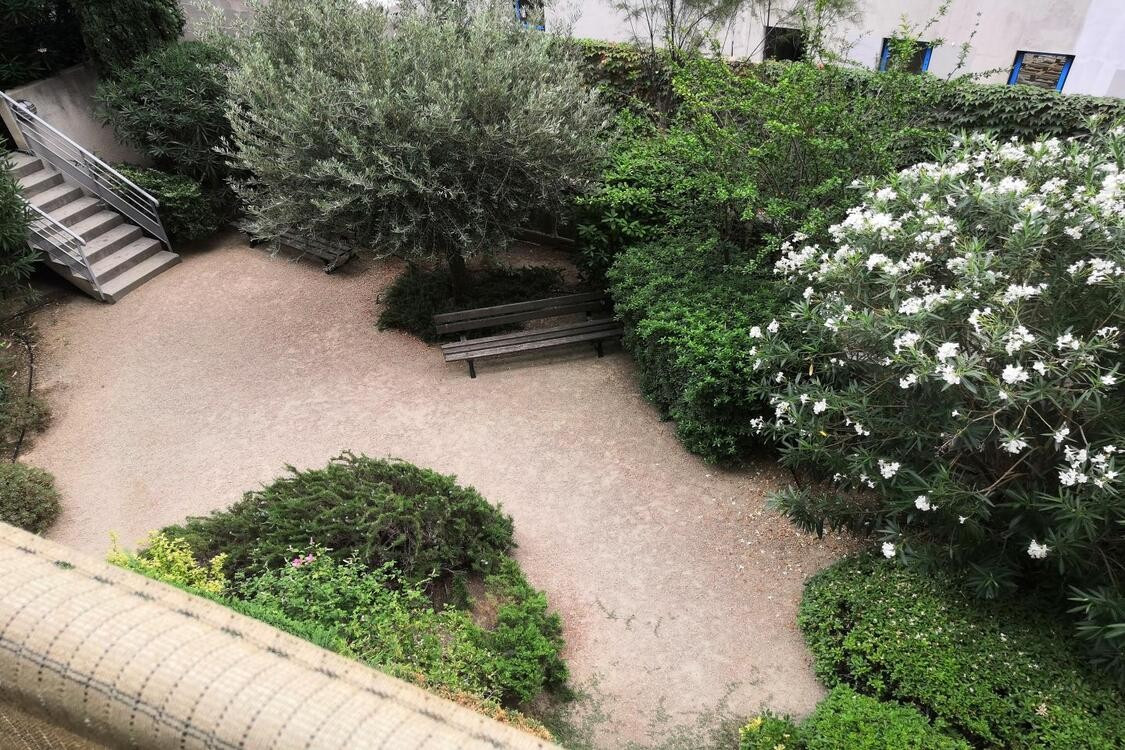 
                                                Location
                                                 Prado blanche