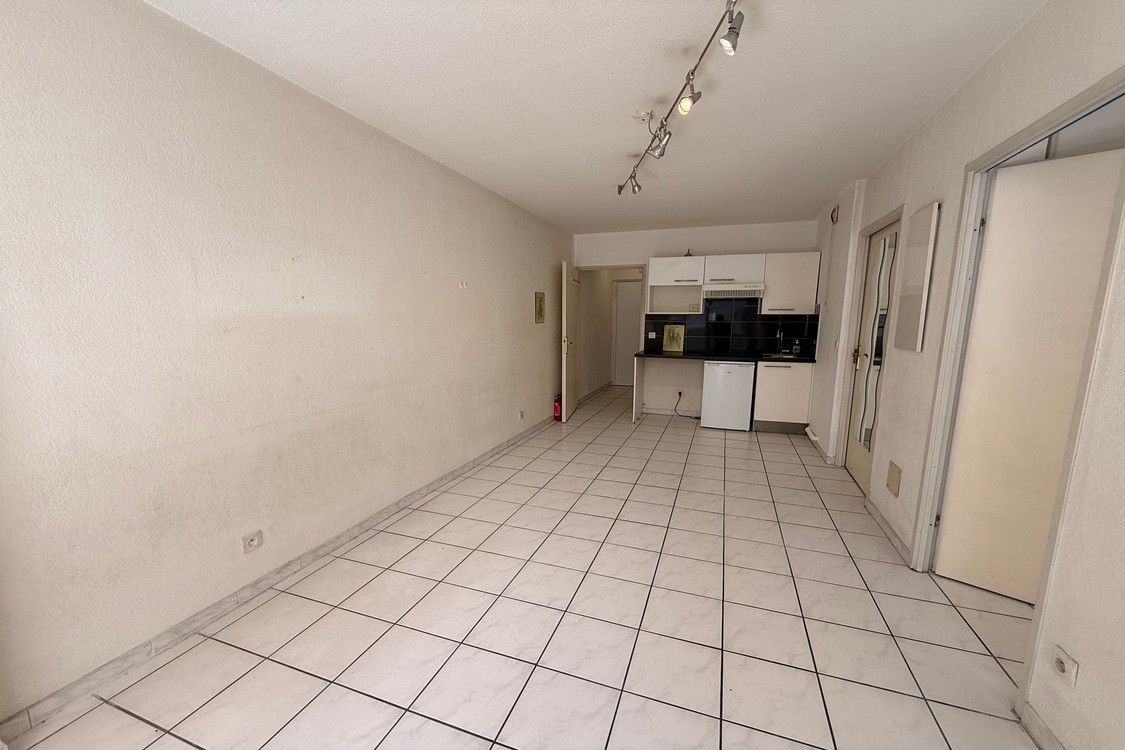 
                                                Location
                                                 Prado Blanche*