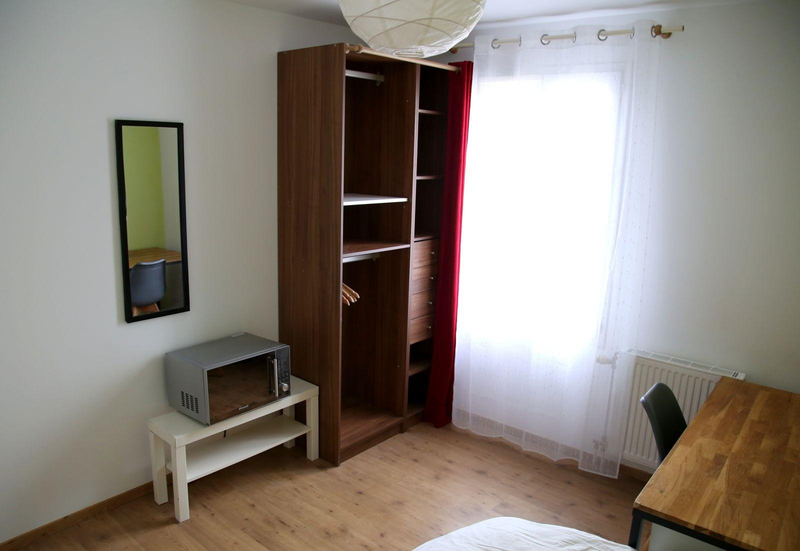 
                                                Colocation
                                                 Près RER A , chambre chez l'habitant