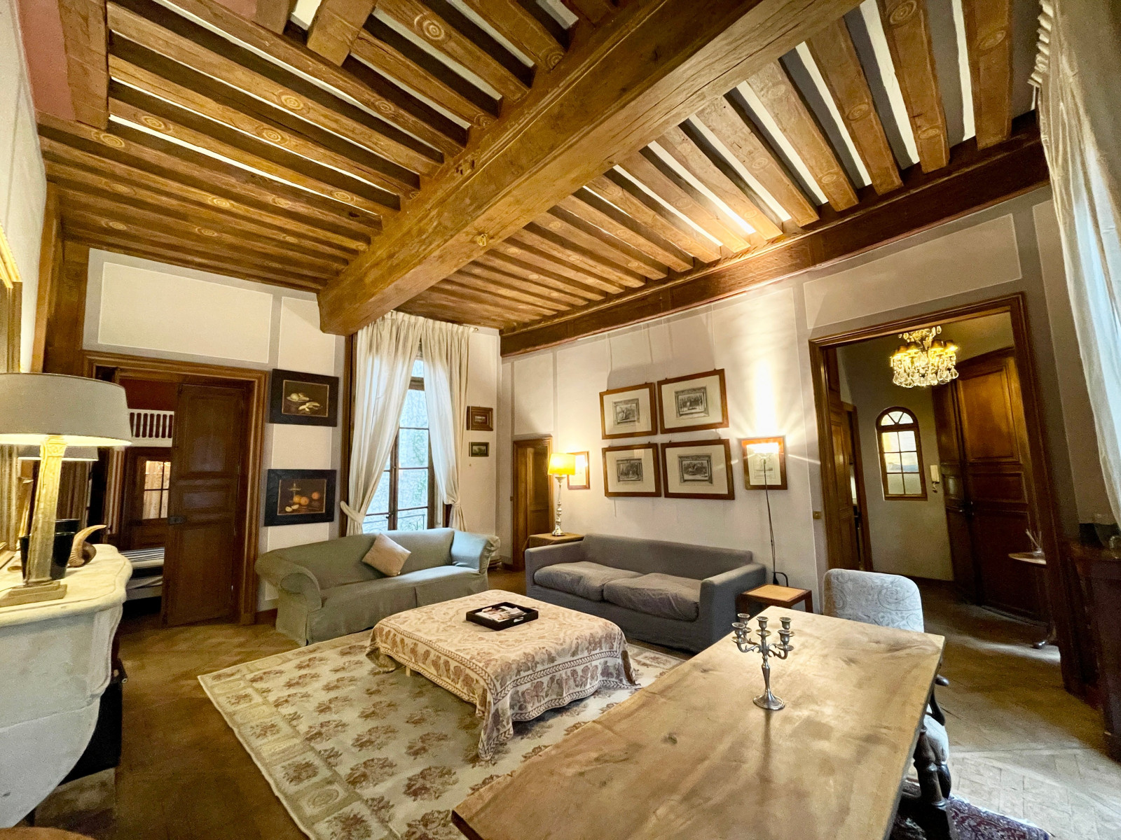 
                                                Location
                                                 Prestigious Apartment in a Historic Building on the Famous Île Saint-Louis (loyer tout inclus)