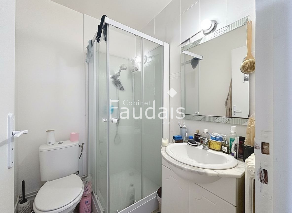 
                                                Vente
                                                 PROCHE CENTRE VILLE ET COLLEGE