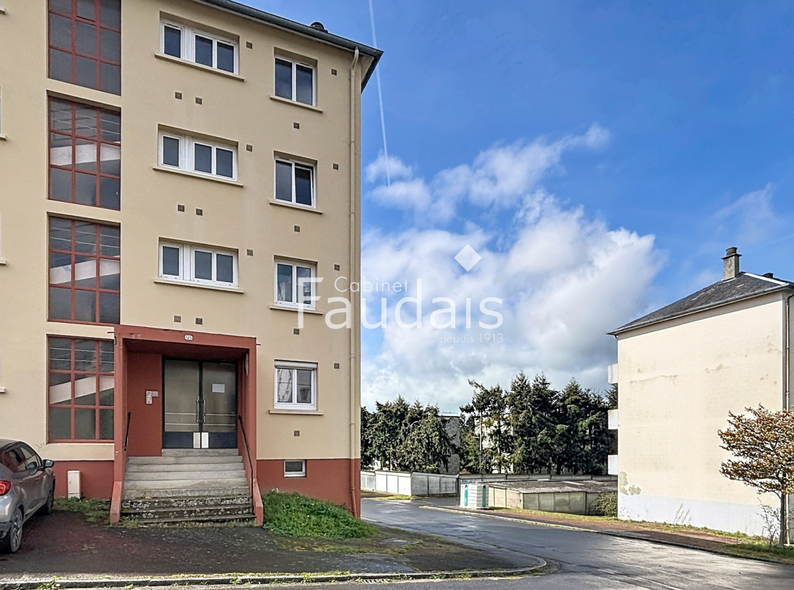 
                                                Vente
                                                 PROCHE CENTRE VILLE ET COLLEGE