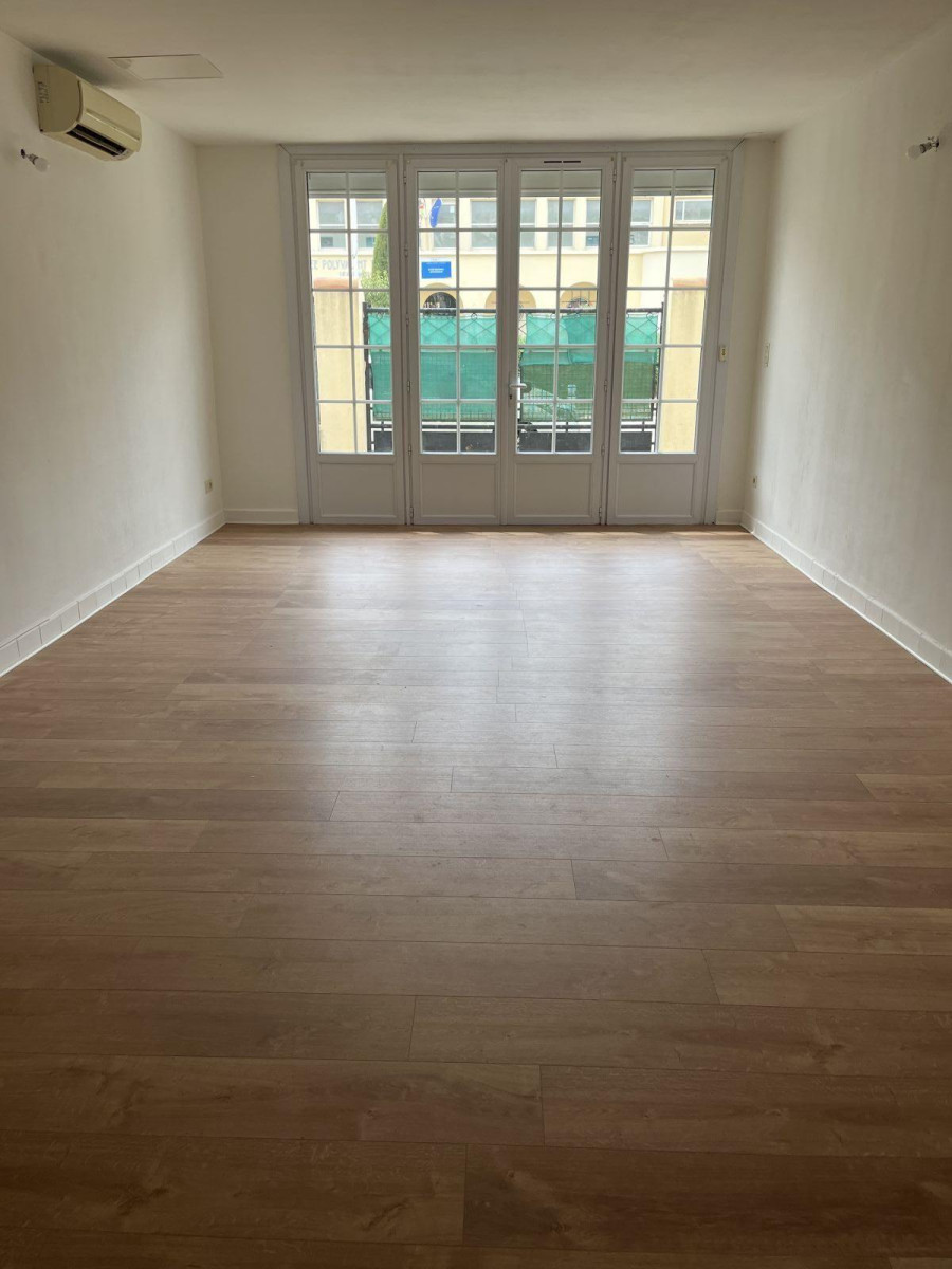 
                                                Location
                                                 Proche du centre ville et de toutes commodites .