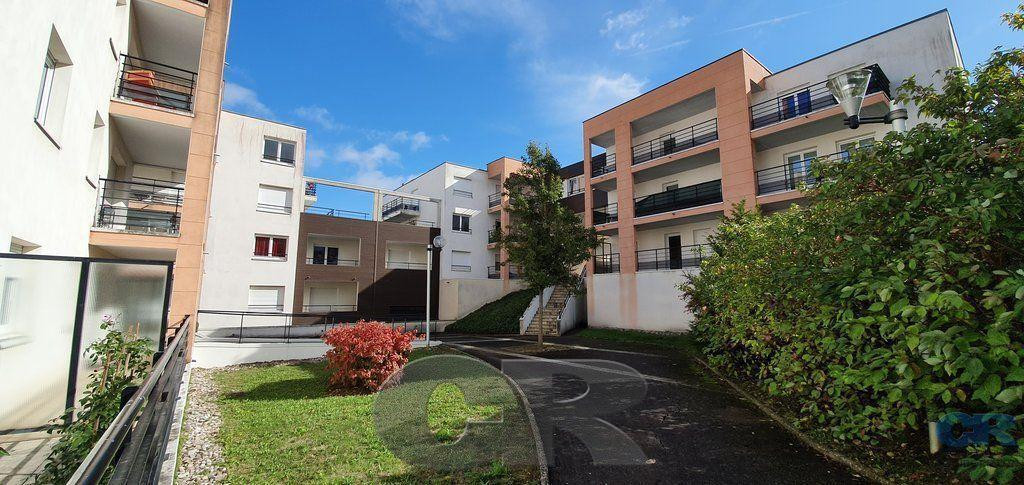 
                                                Location
                                                 Proche Fac de Sciences beau F1 avec grand balcon