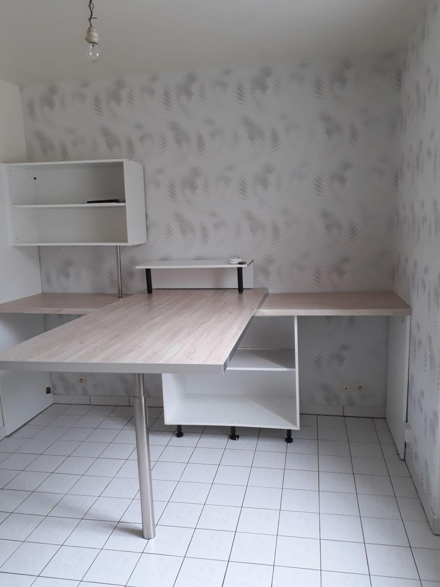 
                                                Location
                                                 Proche FAC St Serge : charmant 2 pièces