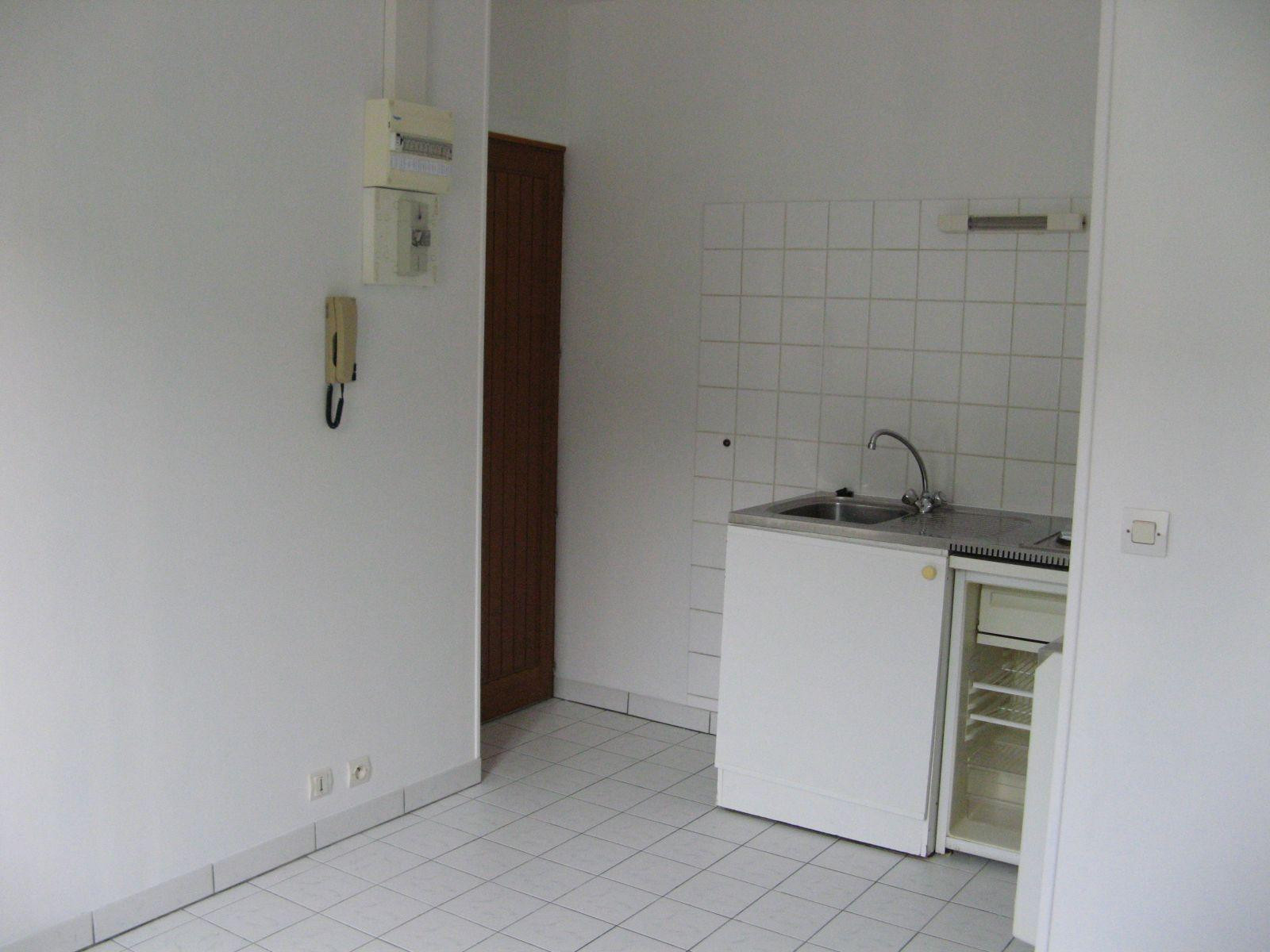 
                                                Location
                                                 Proche FAC St Serge : charmant 2 pièces