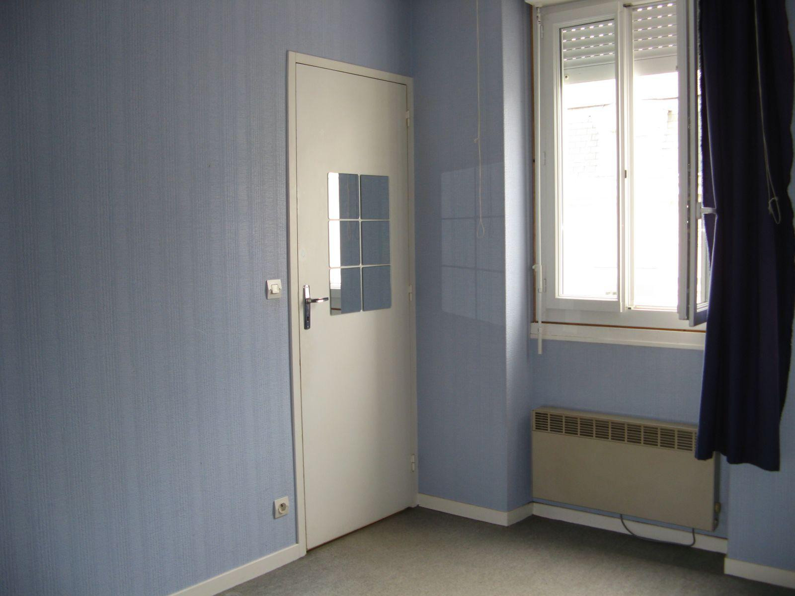 
                                                Location
                                                 Proche FAC St Serge : charmant 2 pièces
