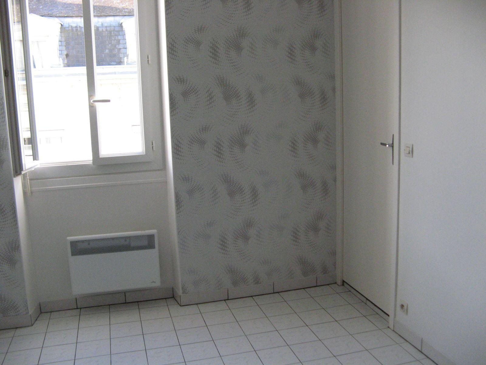 
                                                Location
                                                 Proche FAC St Serge : charmant 2 pièces