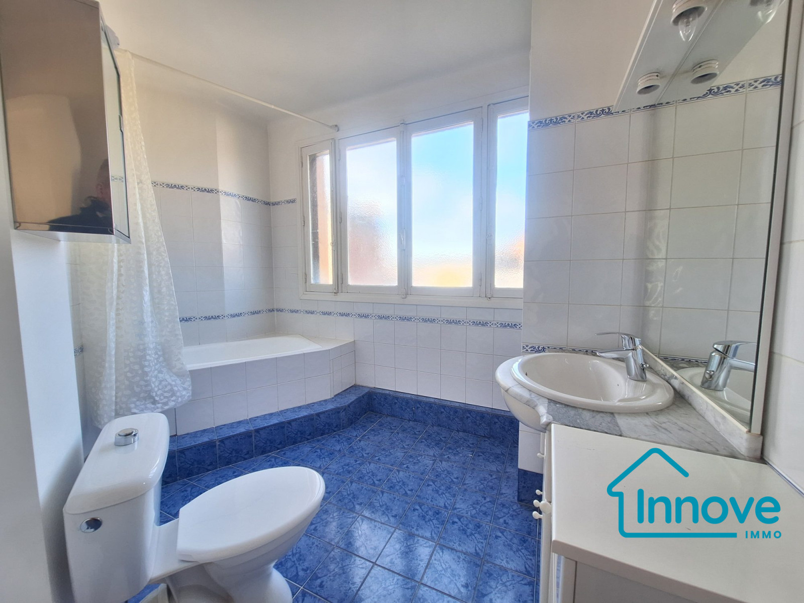 
                                                Vente
                                                 Proche gare de Porchefontaine : 2/3 pièces plein de charme avec