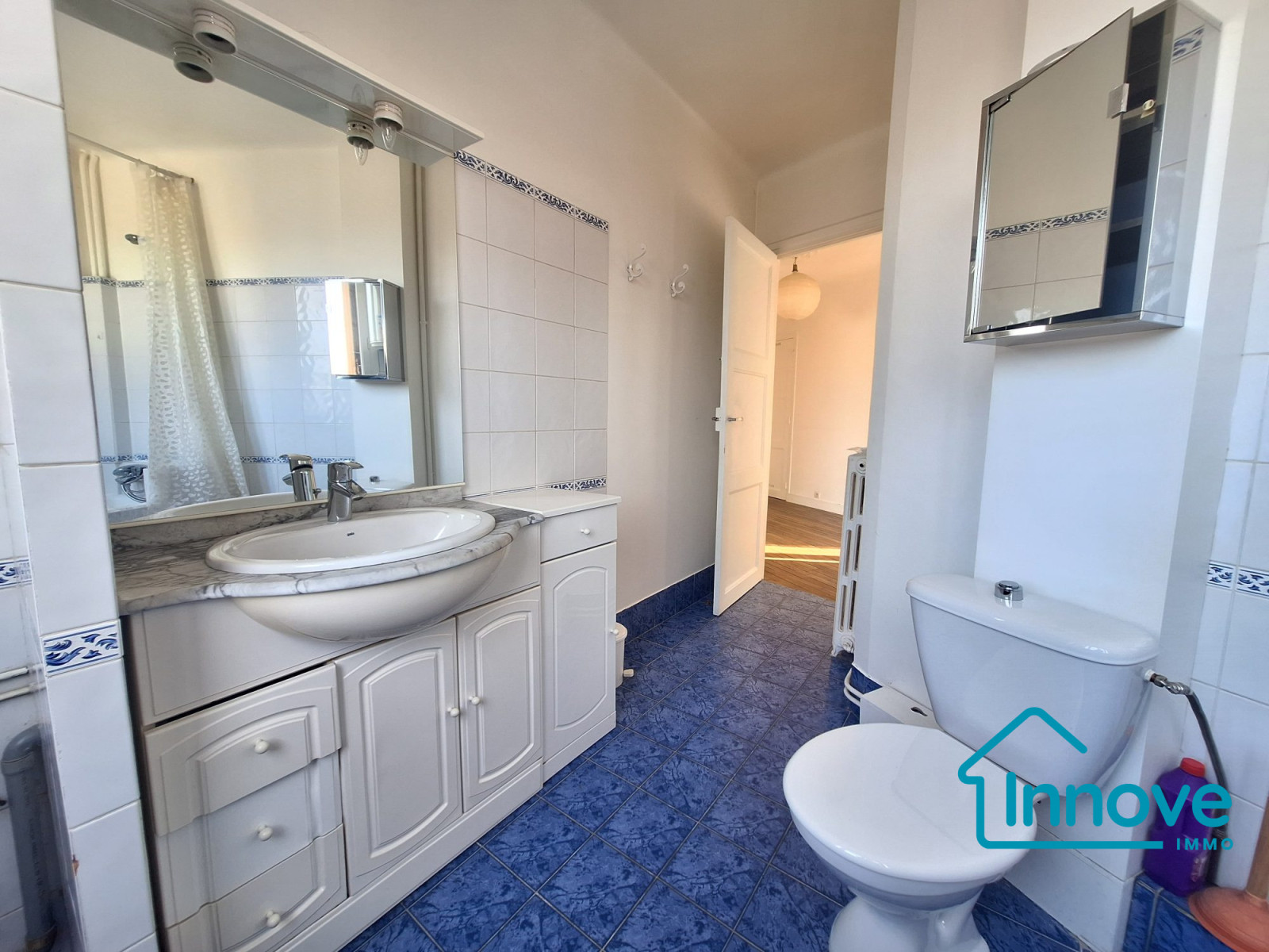 
                                                Vente
                                                 Proche gare de Porchefontaine : 2/3 pièces plein de charme avec