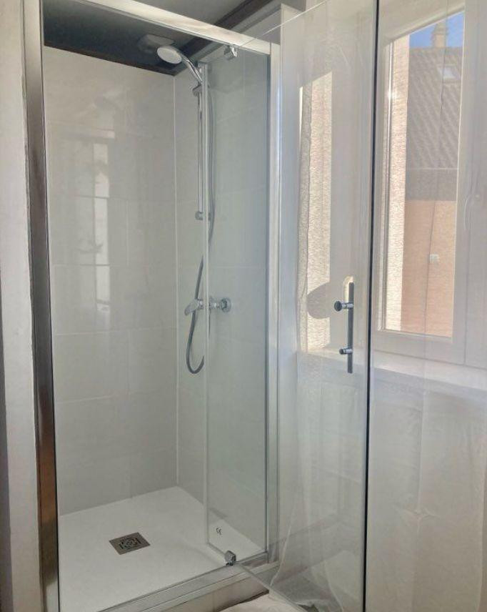 
                                                Location
                                                 Proche Hypercentre : Chambre 25m2 avec Sdb privée