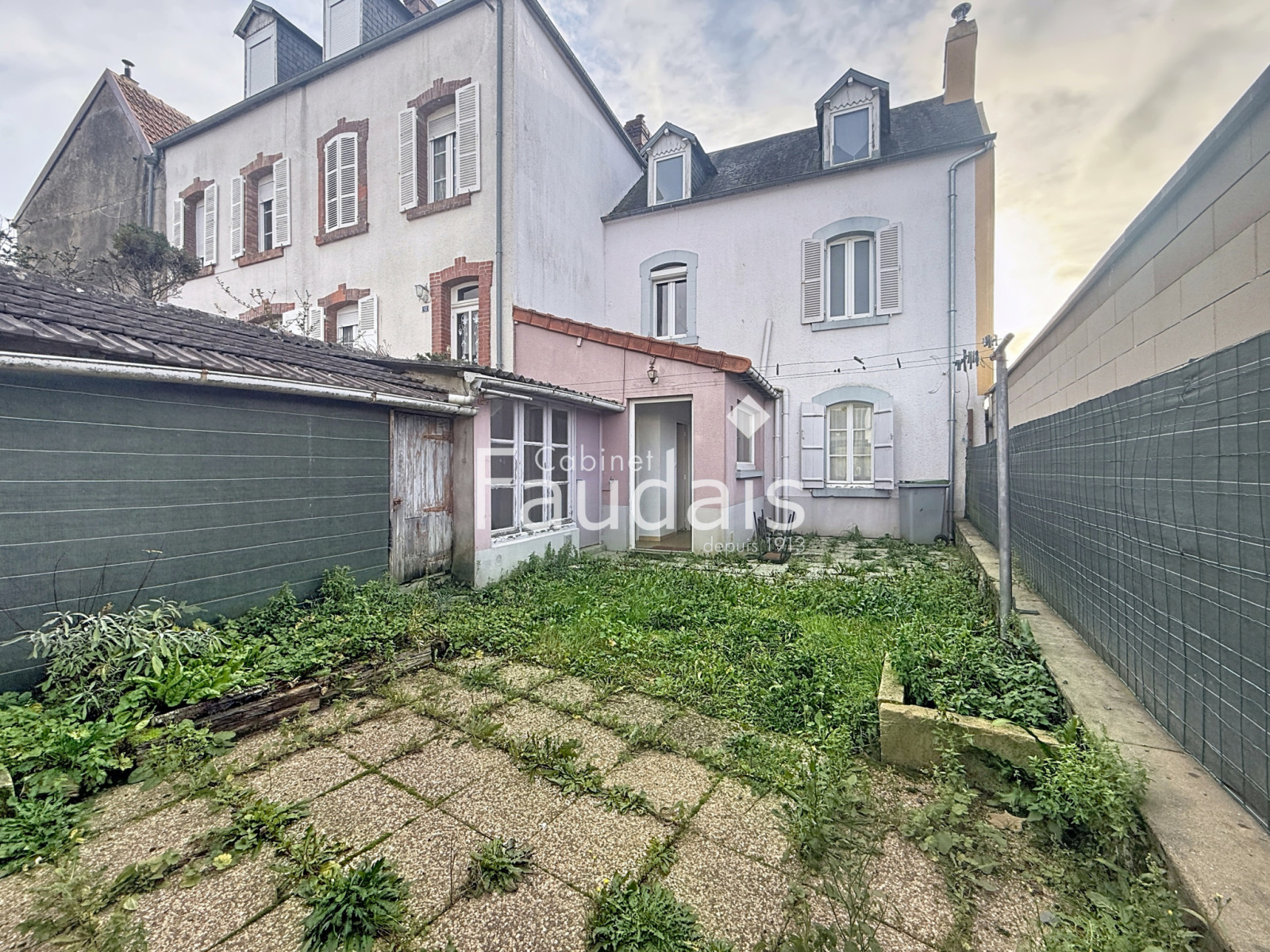 
                                                Vente
                                                 Proche SAINT LO maison de ville