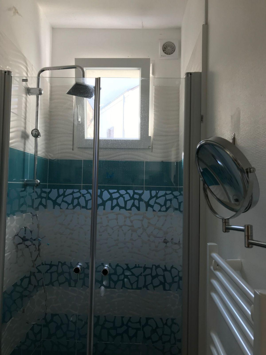 
                                                Location
                                                 Proche ST Serge- centre Angers lumineux et calme