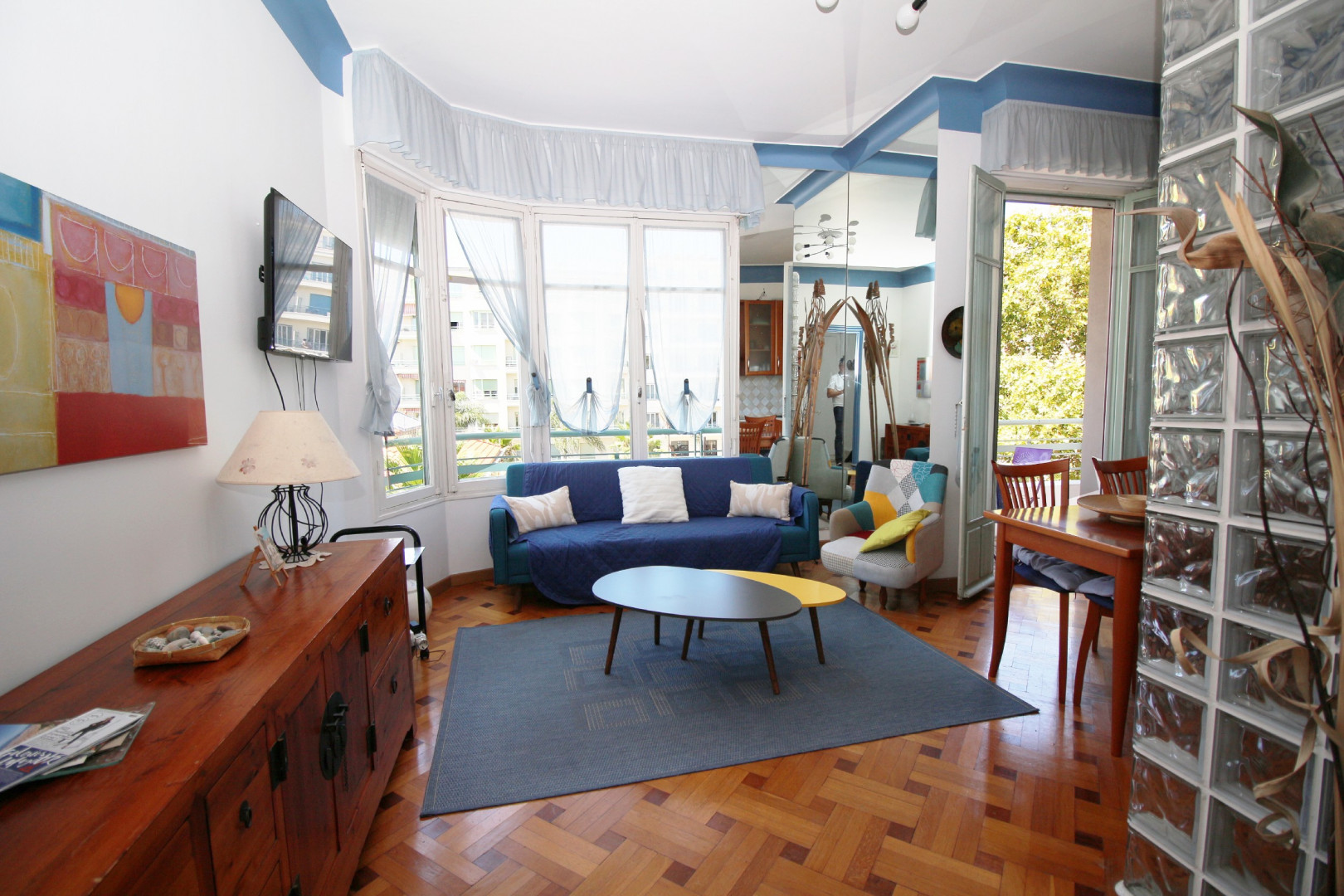 
                                                Vente
                                                 Promenade des Anglais 3 pièces a vendre Vue Mer en étage
