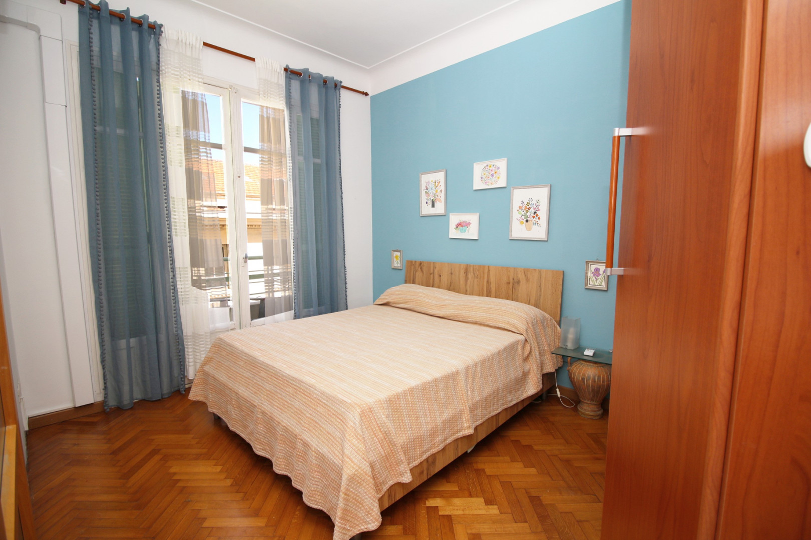 
                                                Vente
                                                 Promenade des Anglais 3 pièces a vendre Vue Mer en étage