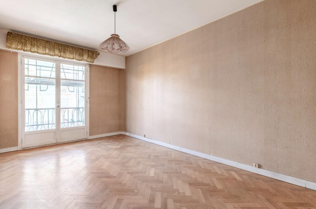 
                                                Vente
                                                 Promenade des anglais 3 pièces en étage élevé avec VUE MER a vendre