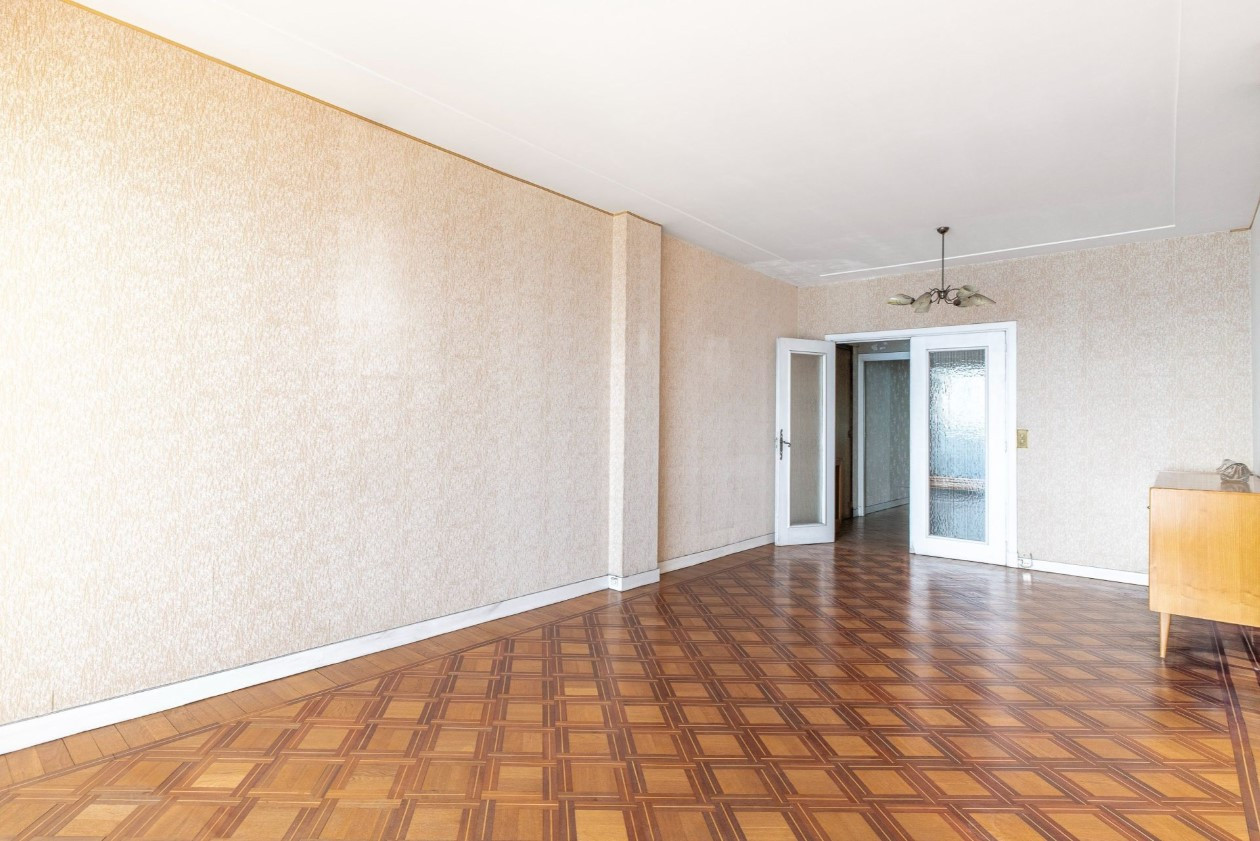 
                                                Vente
                                                 Promenade des anglais 3 pièces en étage élevé avec VUE MER a vendre