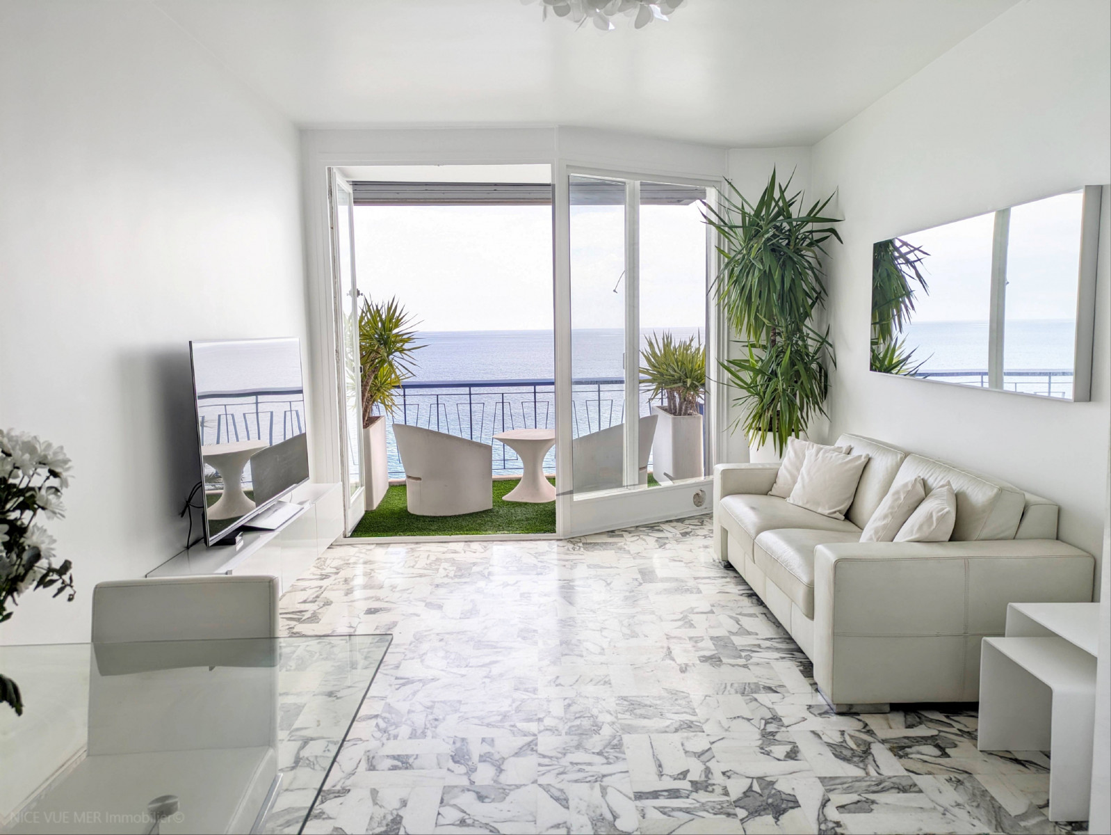 
                                                Vente
                                                 Promenade des anglais 3 pièces en étage élevé VUE MER a vendre