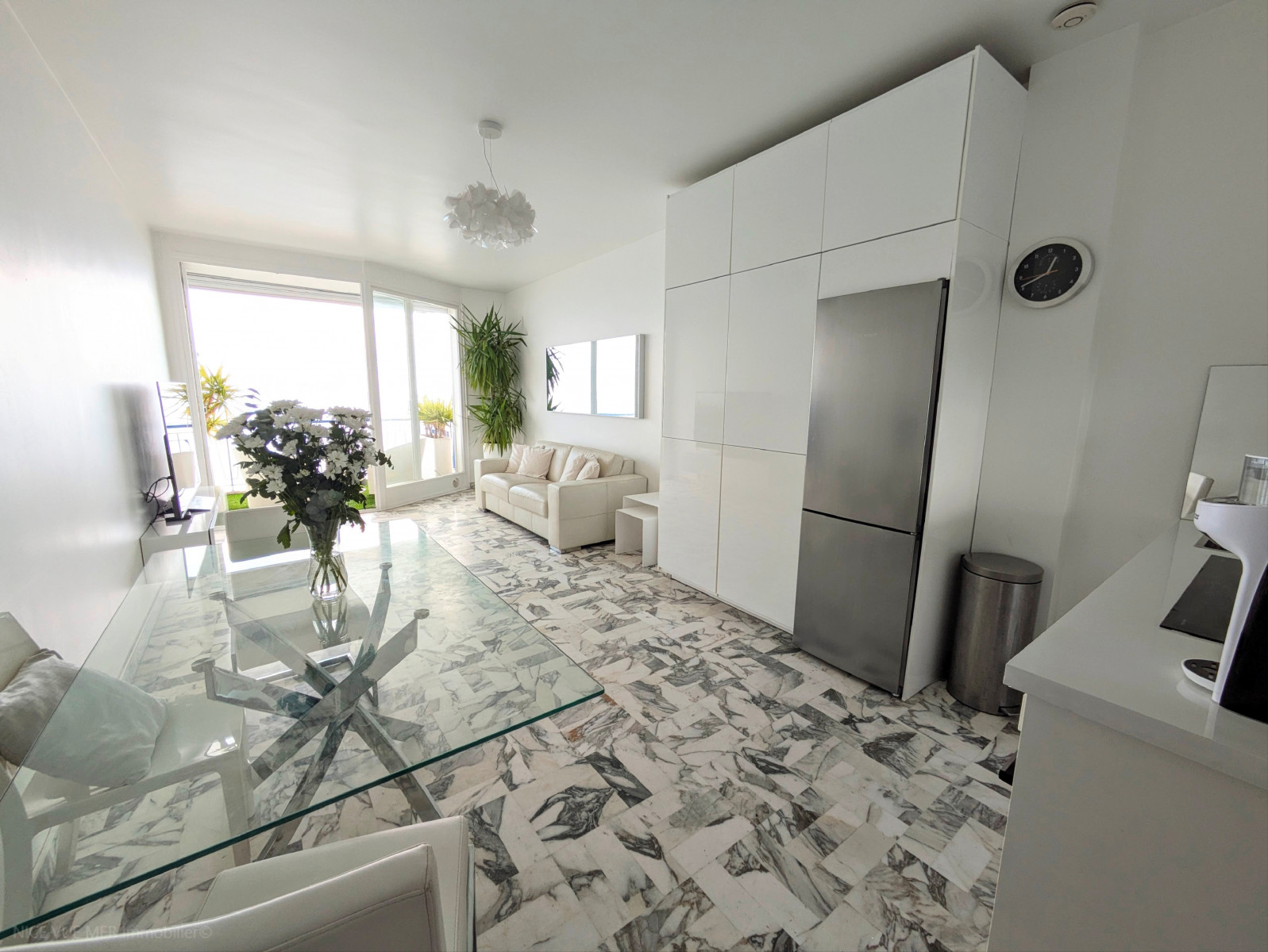 
                                                Vente
                                                 Promenade des anglais 3 pièces en étage élevé VUE MER a vendre