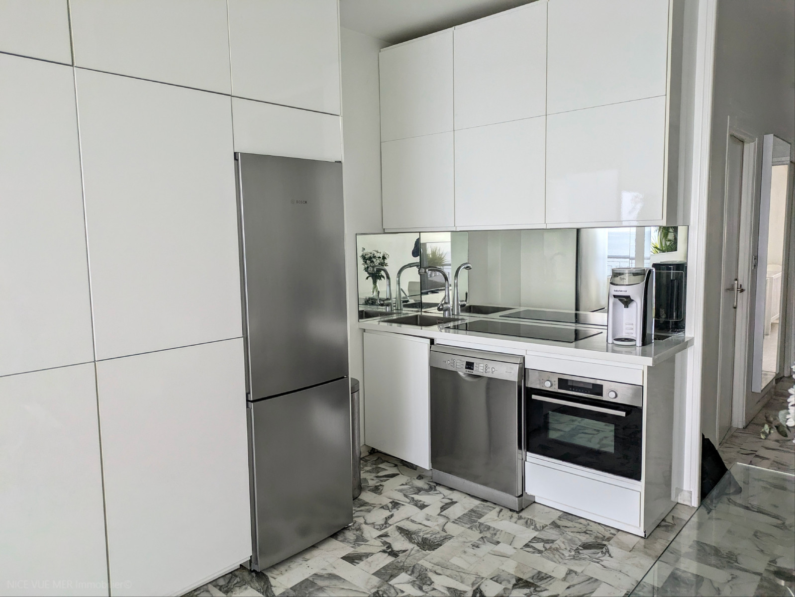 
                                                Vente
                                                 Promenade des anglais 3 pièces en étage élevé VUE MER a vendre