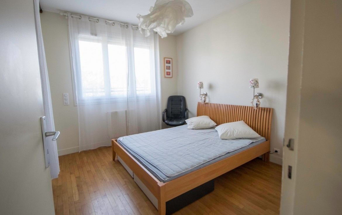 
                                                Location
                                                 Propose 2 chambres dans grande maison à Sucy