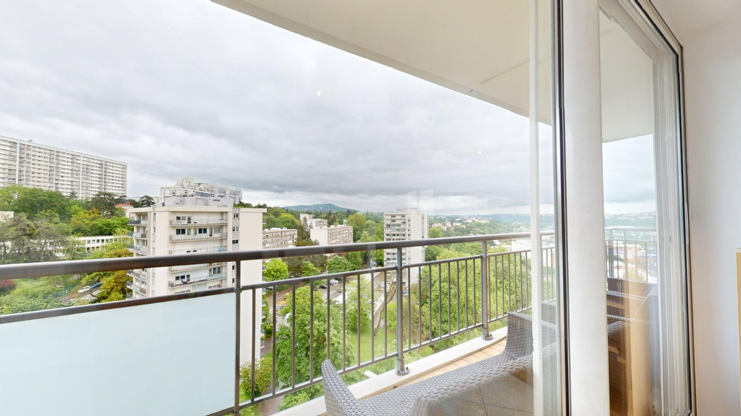 
                                                Location
                                                 PROPRE APPARTEMENT 2 PIÈCES AVEC BALCON