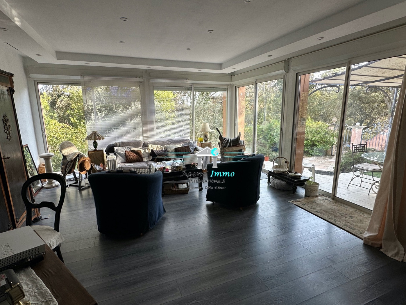 
                                                Vente
                                                 Propriété 3200m2 avec maison et gites
