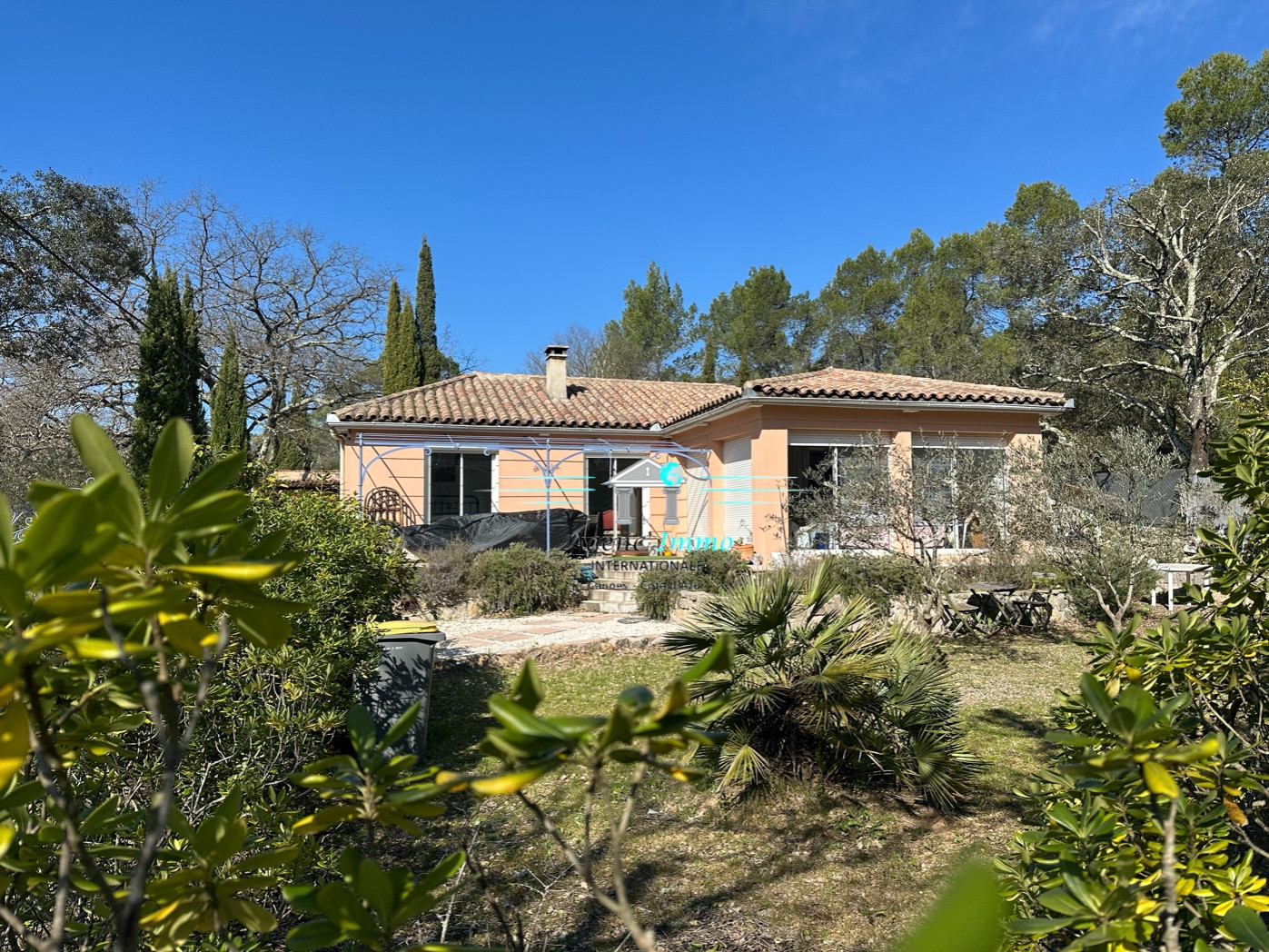 
                                                Vente
                                                 Propriété 3200m2 avec maison et gites
