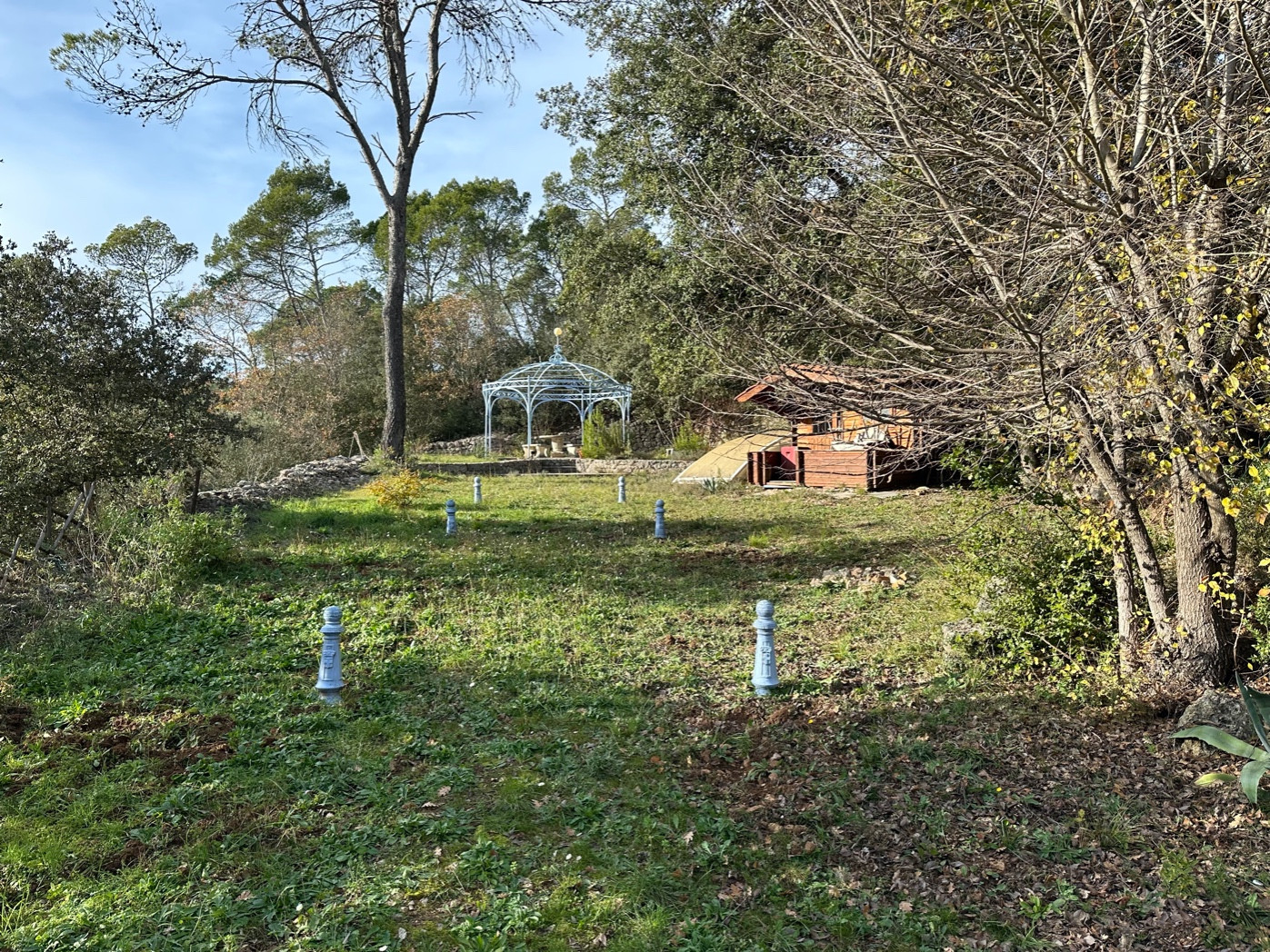 
                                                Vente
                                                 Propriété 3200m2 avec maison et gites
