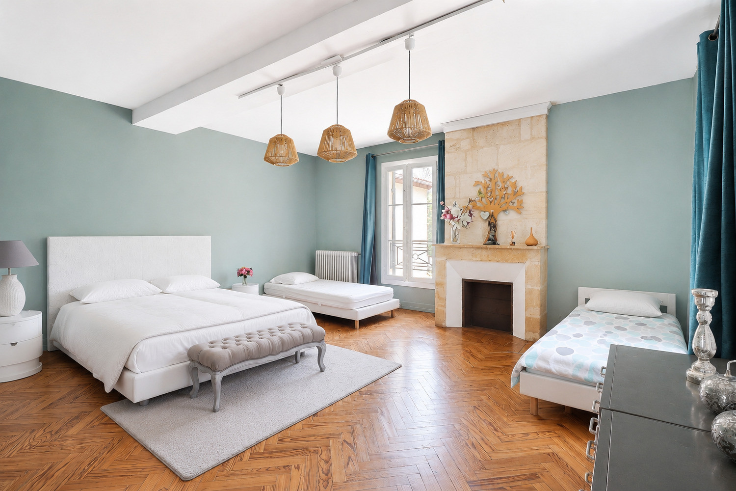 
                                                Vente
                                                 Propriété 438 m², piscine et parc arboré
