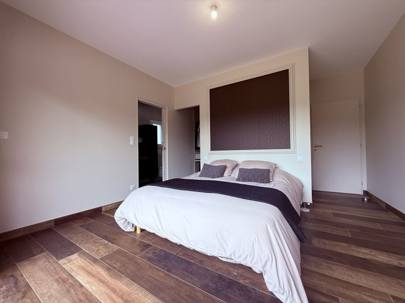 
                                                Vente
                                                 Propriété avec 2 maisons indépendantes, 2 piscines, gîte et terrain arboré – 15 min de Bergerac