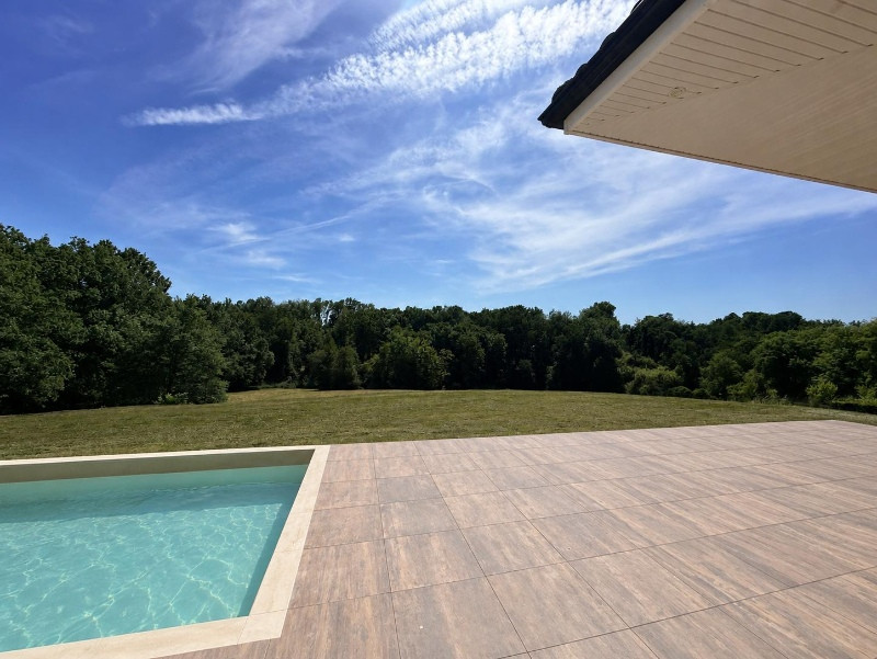 
                                                Vente
                                                 Propriété avec 2 maisons indépendantes, 2 piscines, gîte et terrain arboré – 15 min de Bergerac