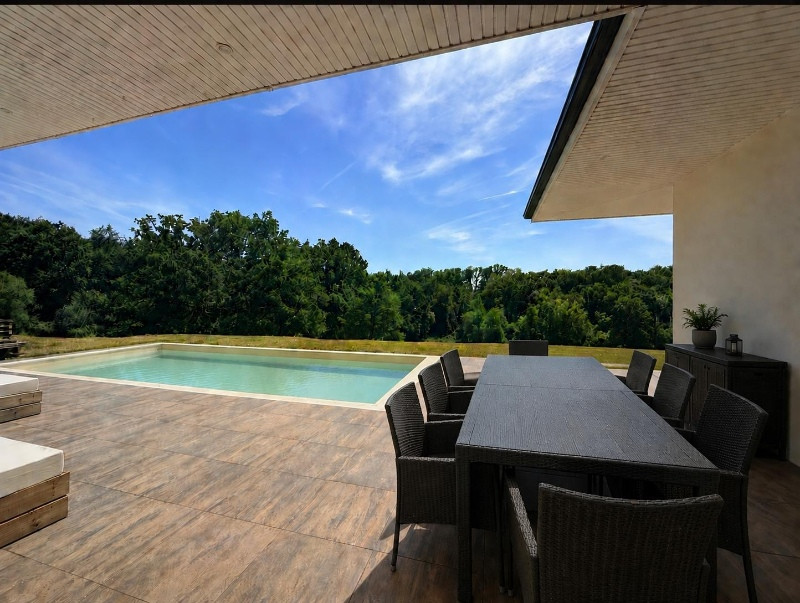 
                                                Vente
                                                 Propriété avec 2 maisons indépendantes, 2 piscines, gîte et terrain arboré – 15 min de Bergerac