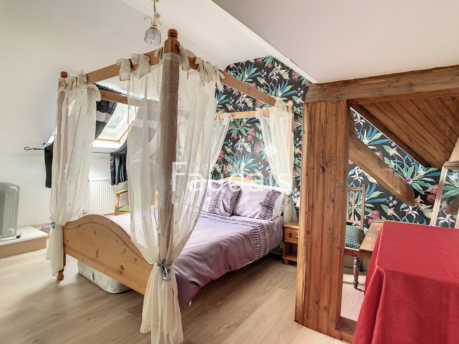 
                                                Vente
                                                 Propriété avec deux logements et grand potentiel d'agrandiss