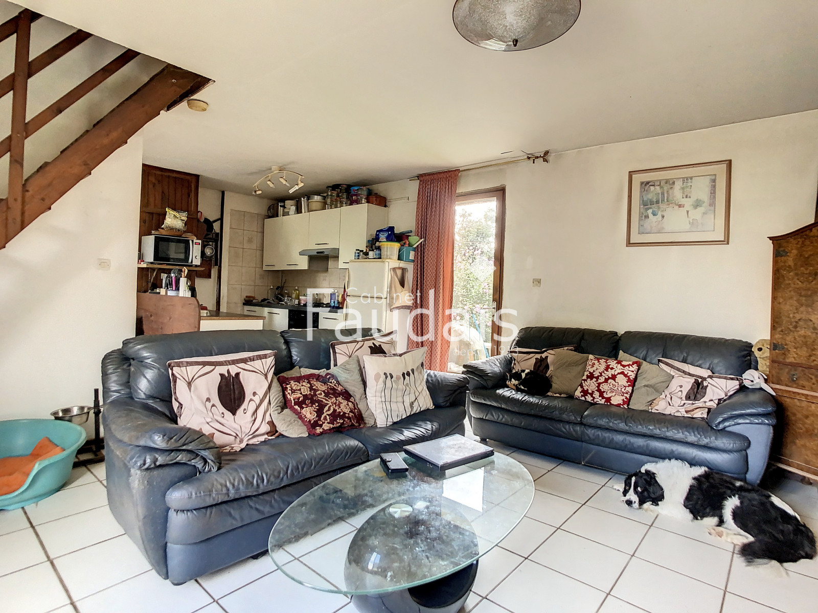 
                                                Vente
                                                 Propriété avec deux logements et grand potentiel d'agrandiss