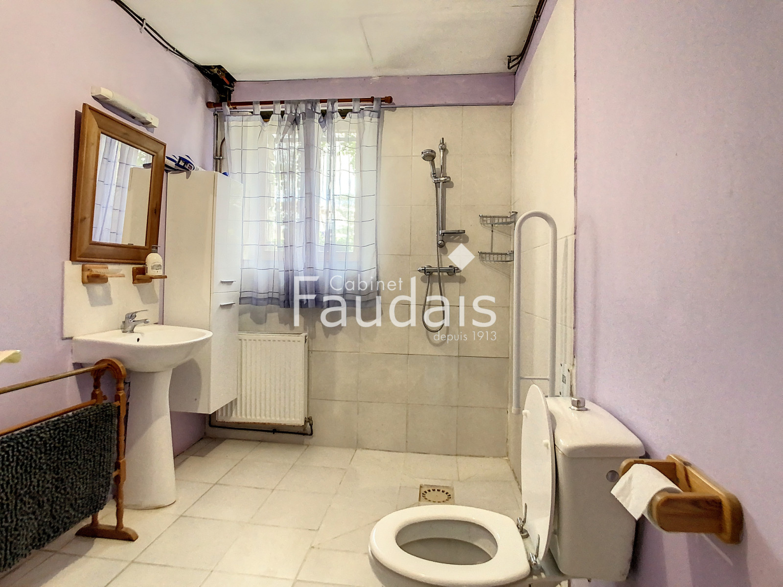 
                                                Vente
                                                 Propriété avec deux logements et grand potentiel d'agrandiss