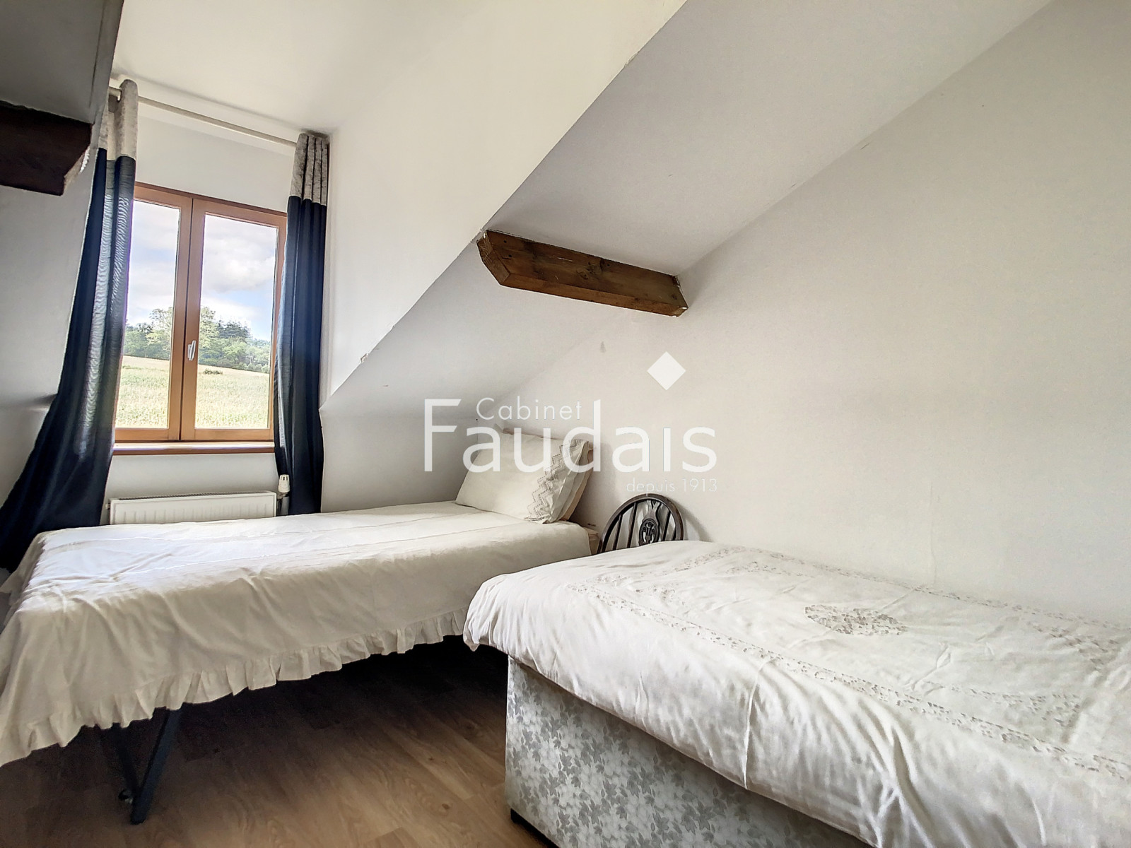 
                                                Vente
                                                 Propriété avec deux logements et grand potentiel d'agrandiss