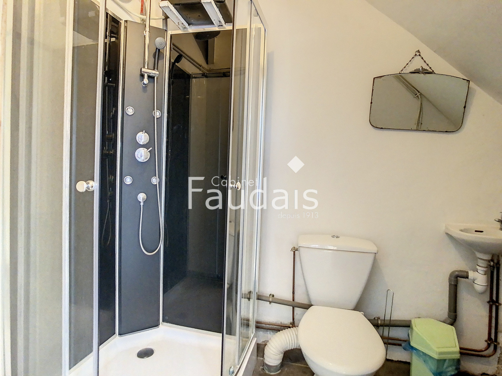 
                                                Vente
                                                 Propriété avec deux logements et grand potentiel d'agrandiss