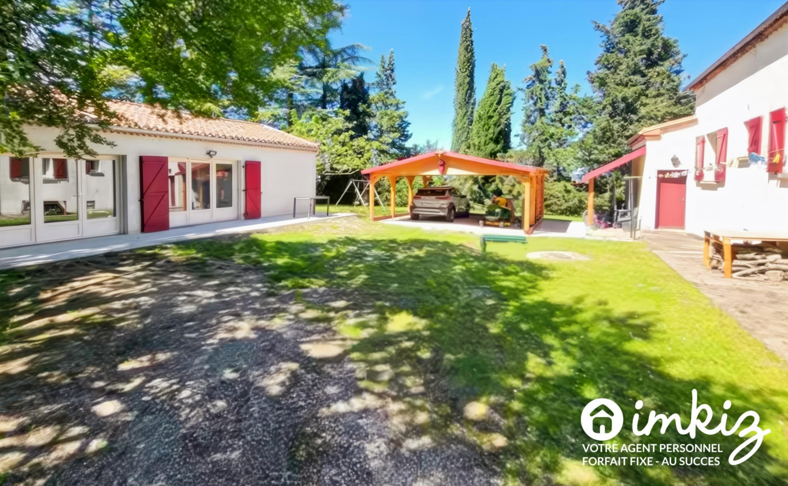 
                                                Vente
                                                 Propriété avec pigeonnier, terrain plat, annexe