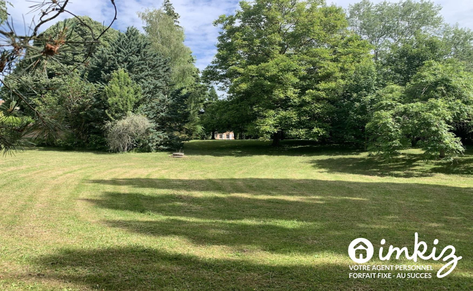 
                                                Vente
                                                 Propriété d’exception avec parc arboré