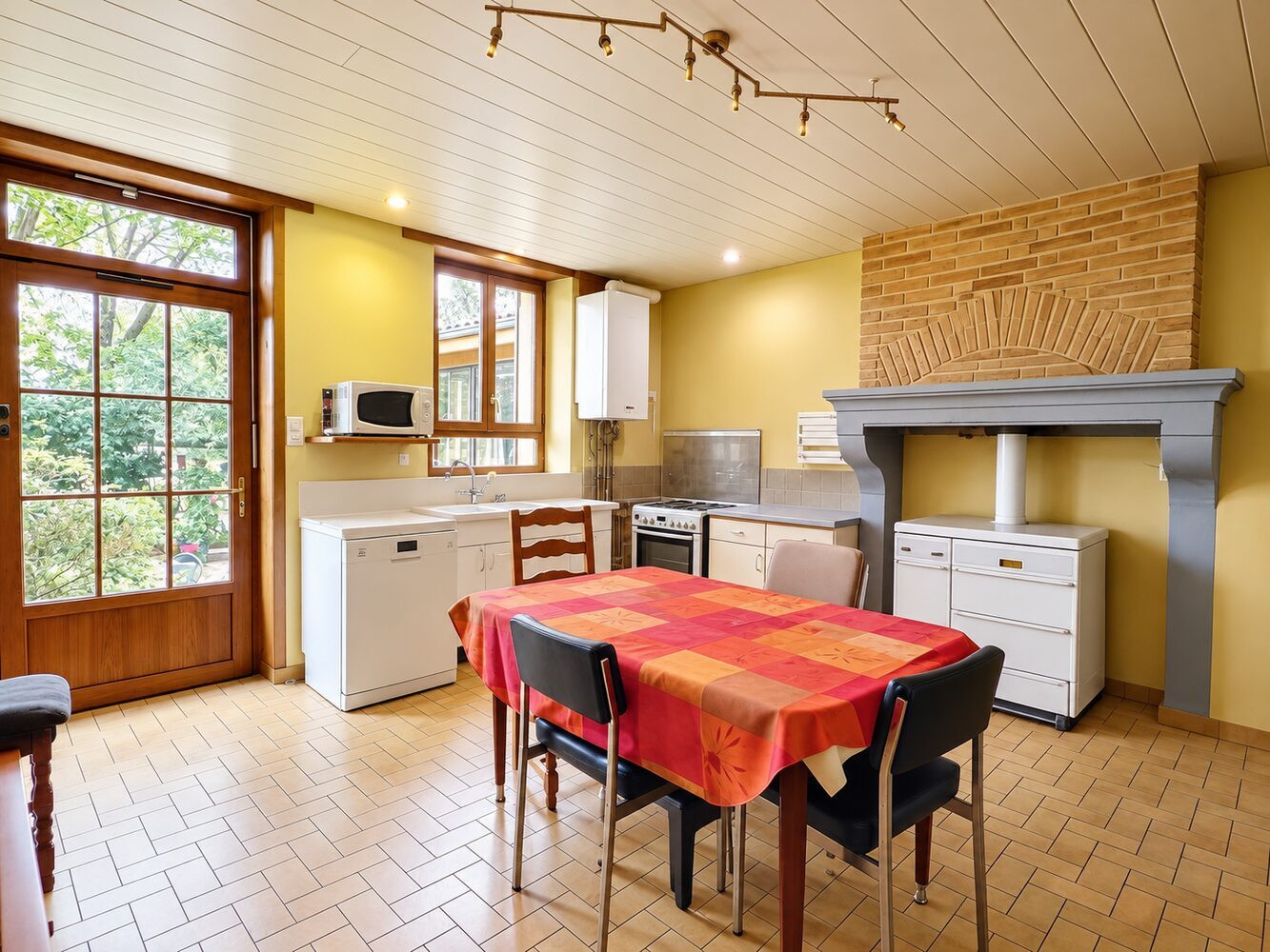 
                                                Vente
                                                 Propriété de 134 m² avec trois dépendances