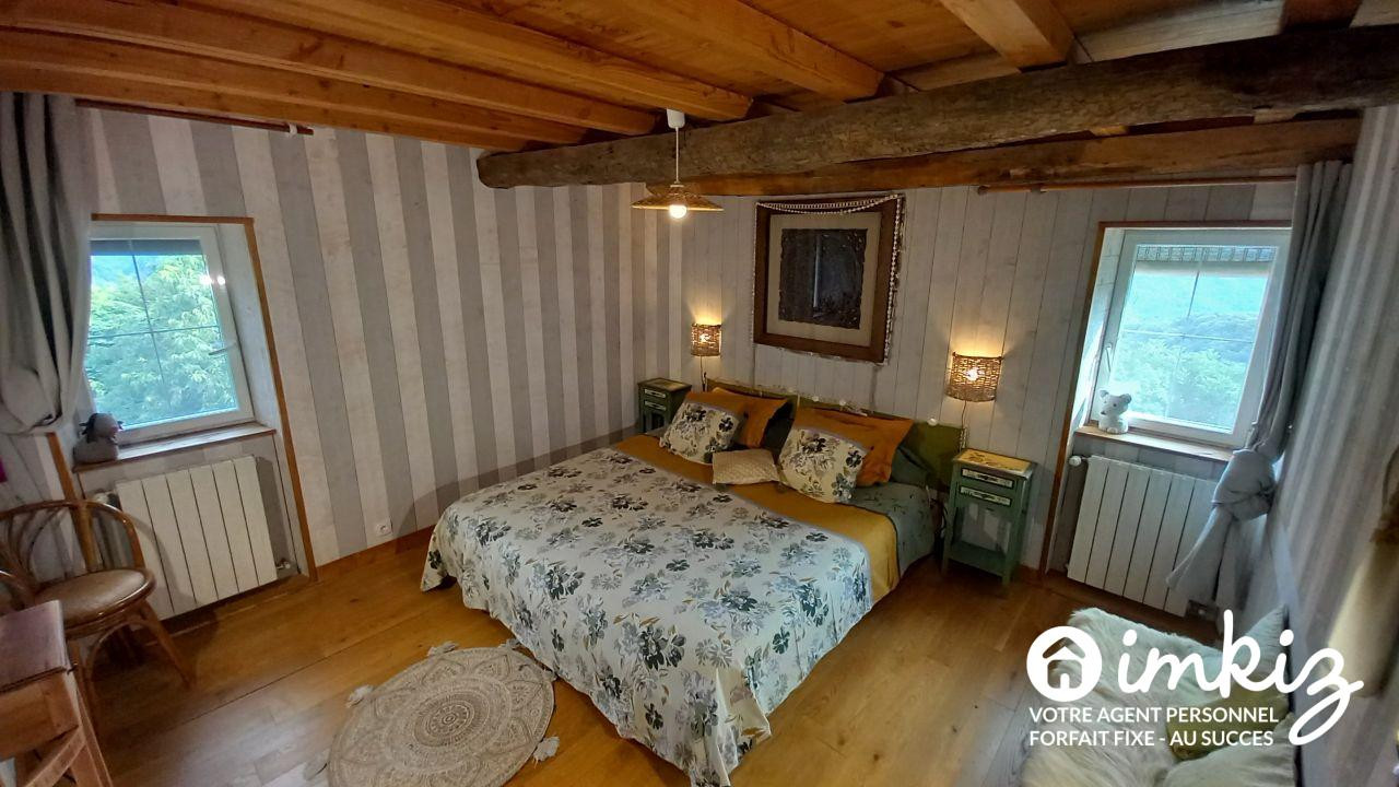 
                                                Vente
                                                 Propriété de caractère 11 pièces