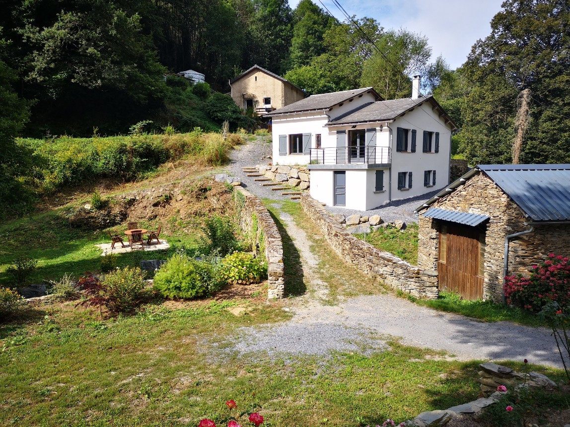 
                                                Vente
                                                 Propriété de caractère comprenant 2 Maisons