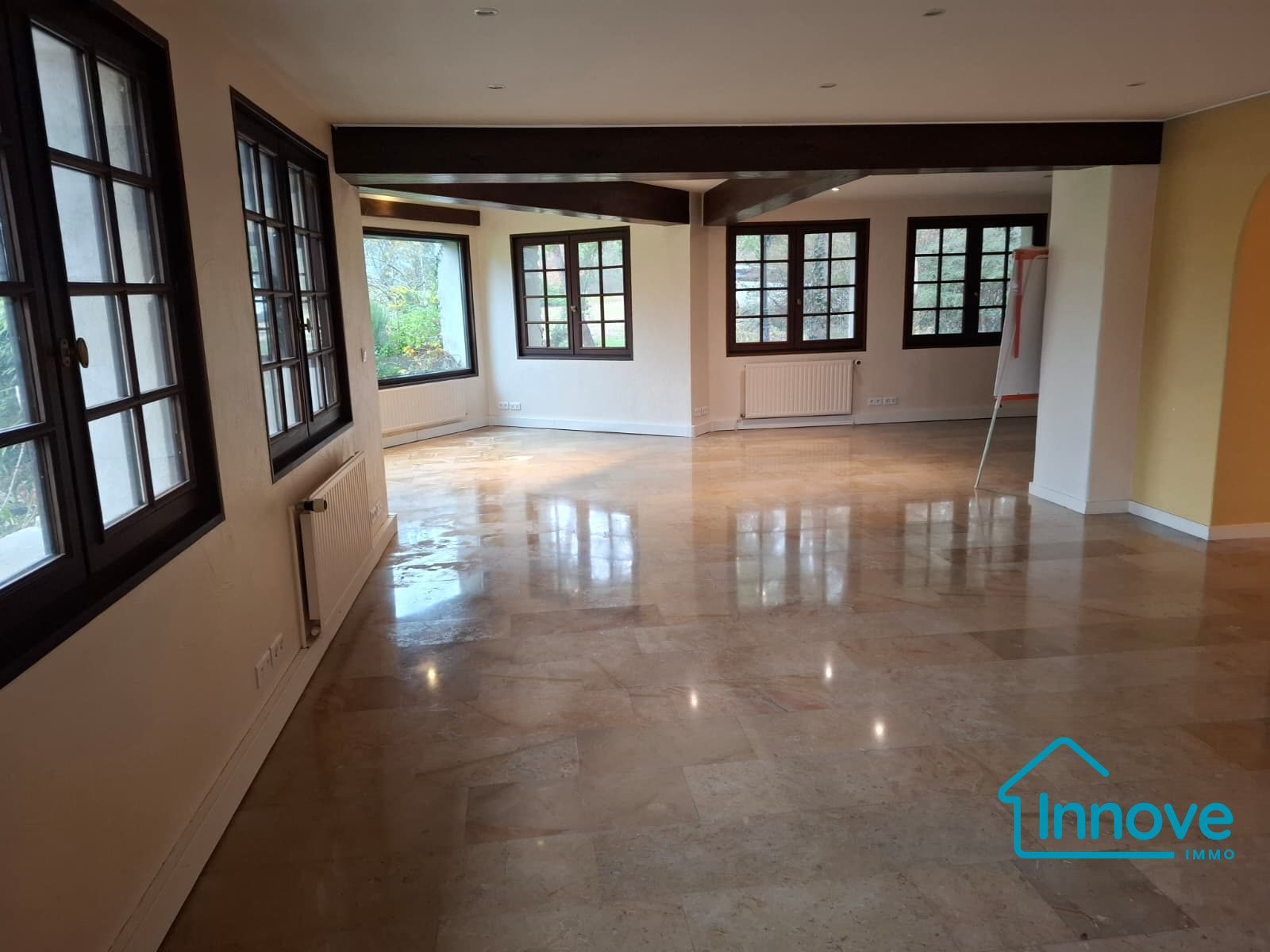 
                                                Vente
                                                 Proprieté de caractère de 600 m2 dans le Mantois-26000m2 de te