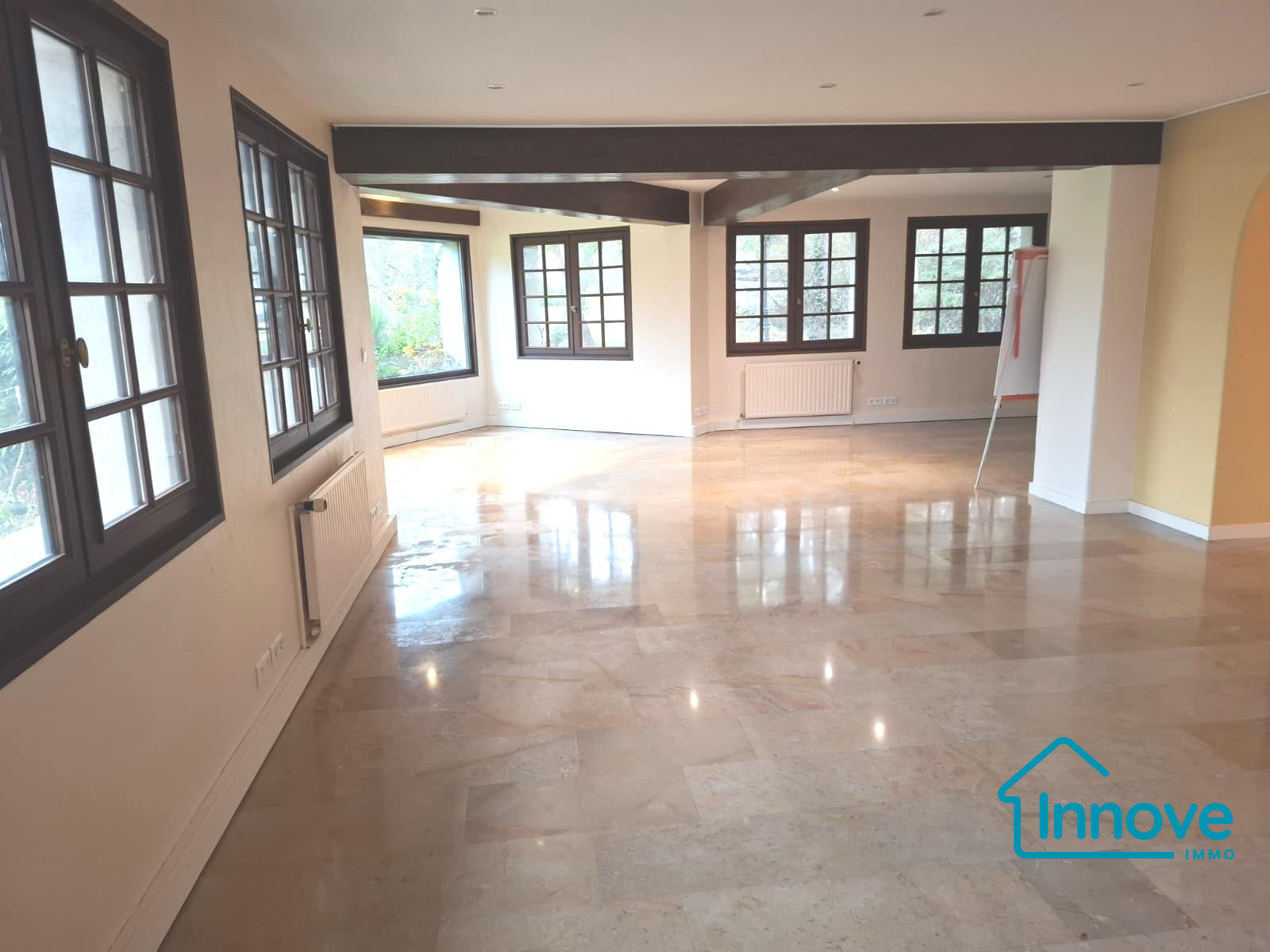 
                                                Vente
                                                 Proprieté de caractère de 600 m2 dans le Mantois-26000m2 de te