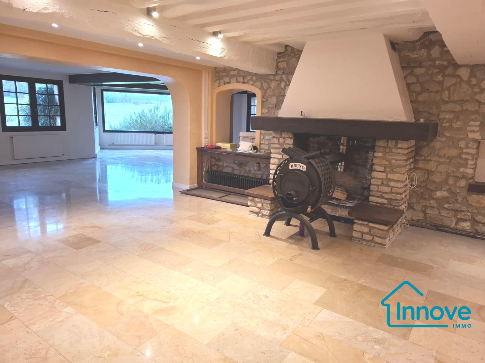 
                                                Vente
                                                 Proprieté de caractère de 600 m2 dans le Mantois-26000m2 de te